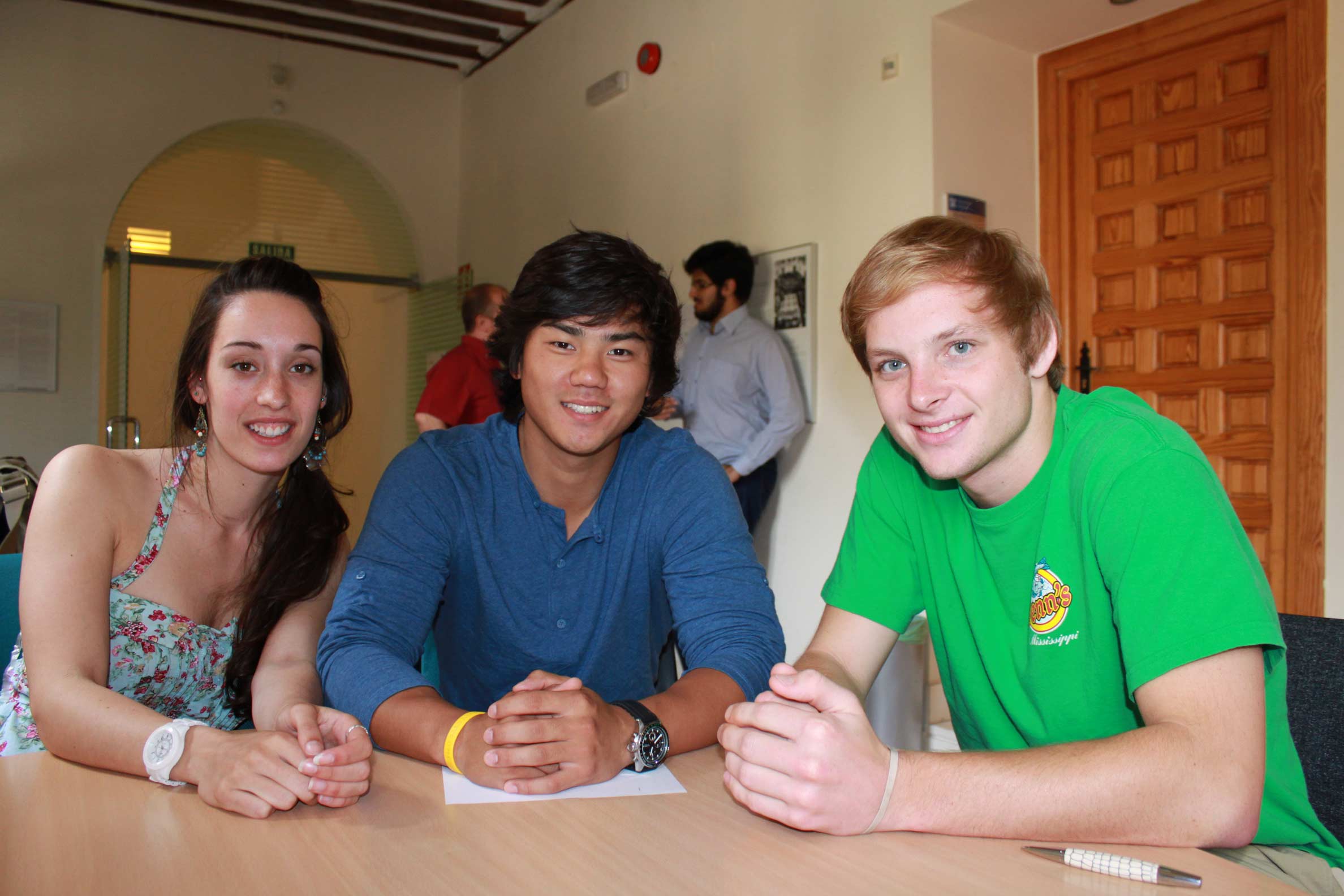 Estudiantes en la mesa