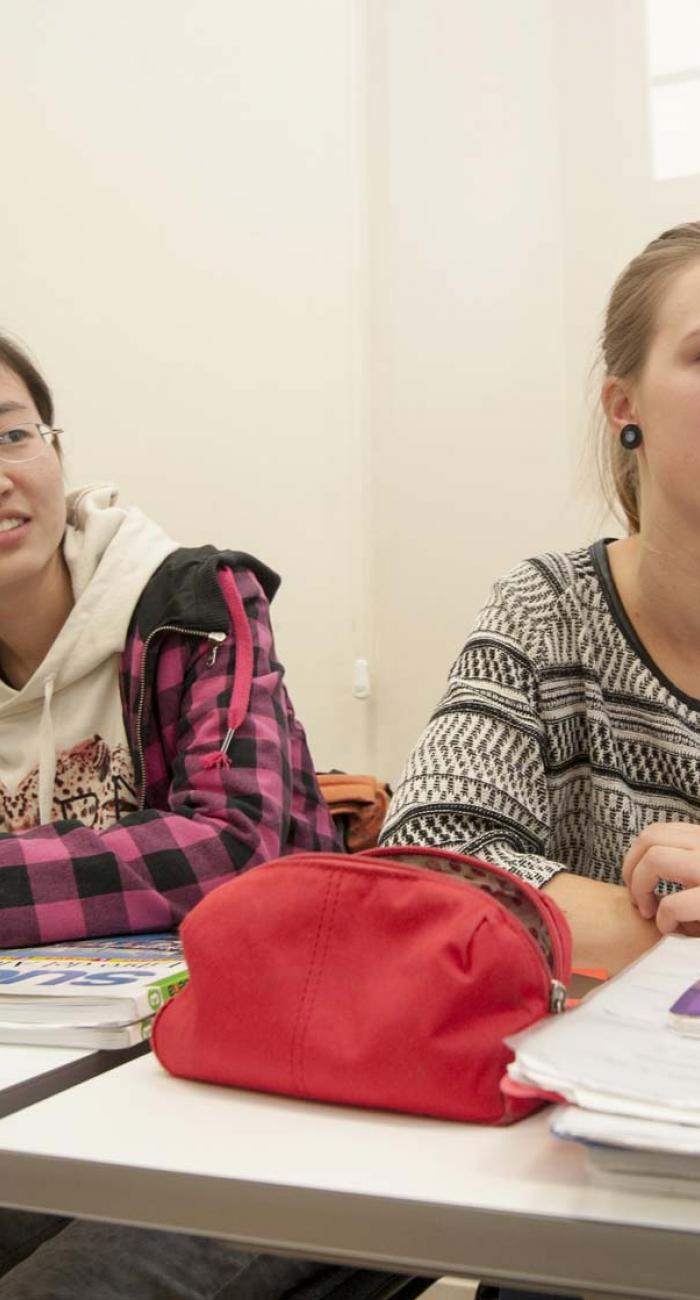 Alumnas en clase