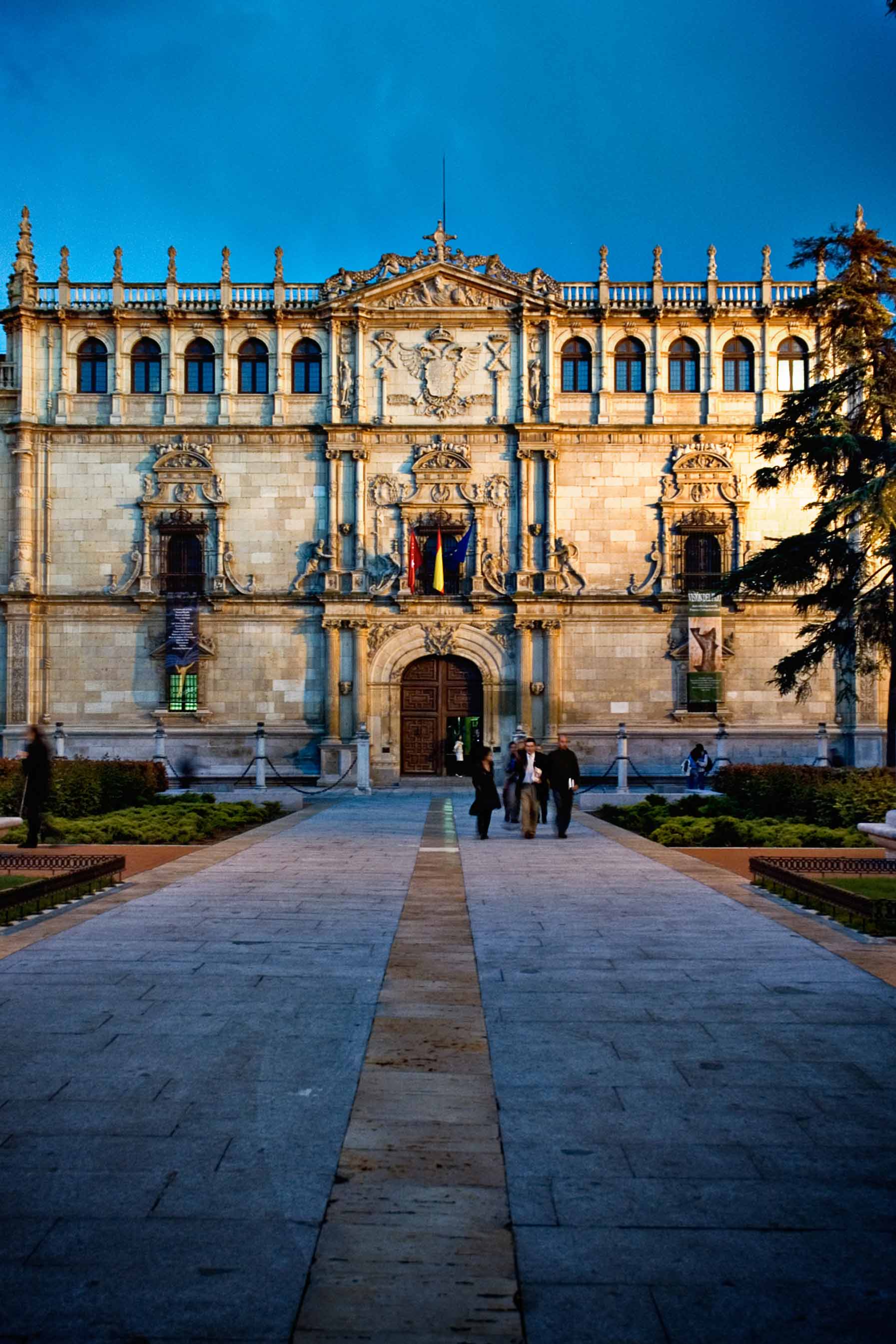 Fachada UAH