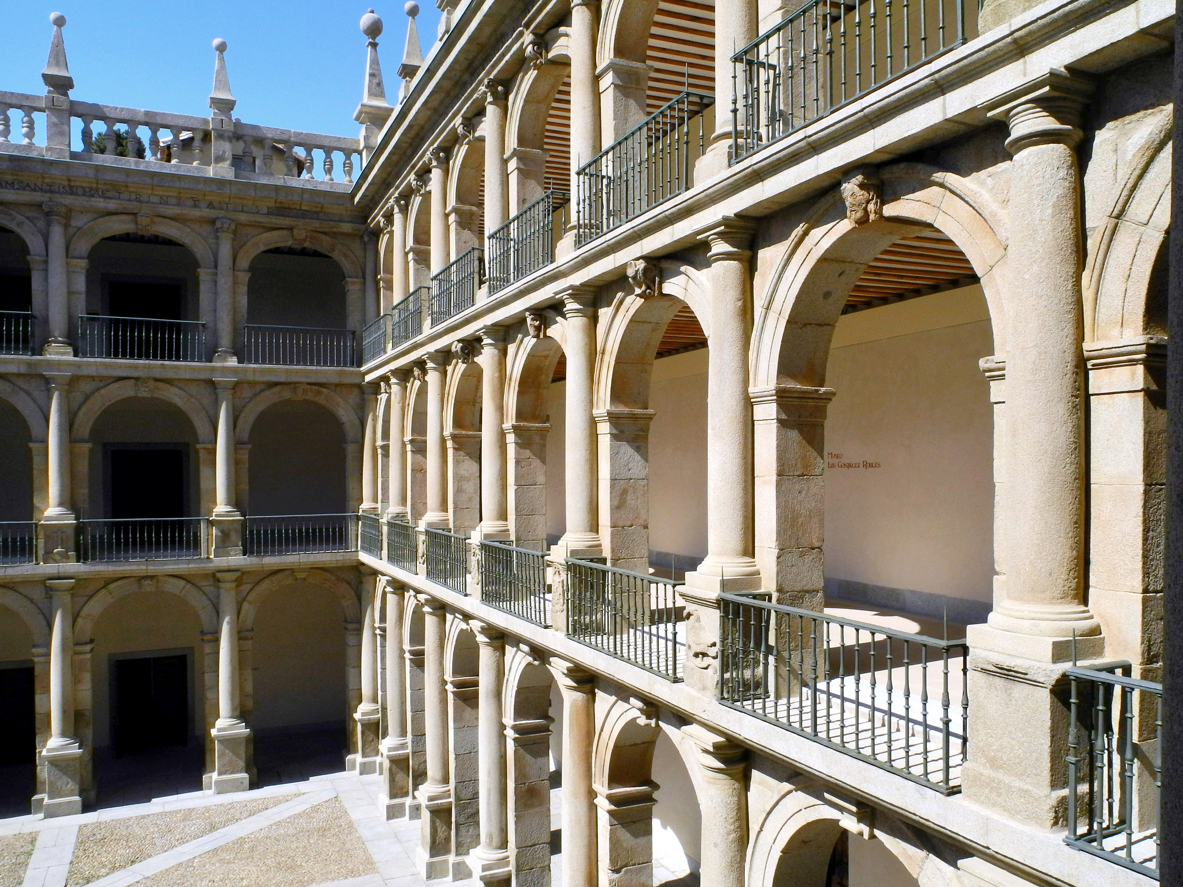 San Ildefonos UAH patio