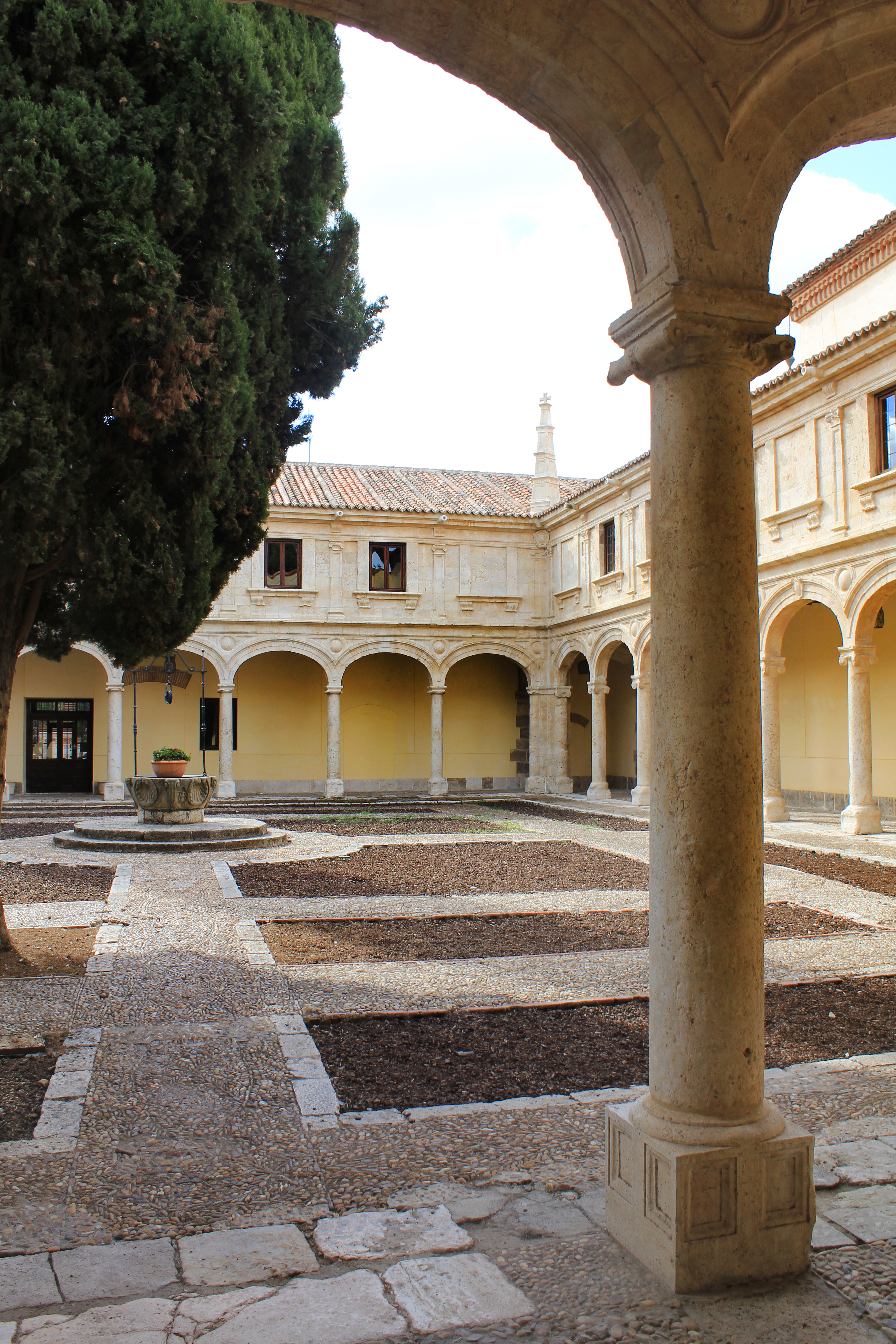 San Ildefonos UAH patio