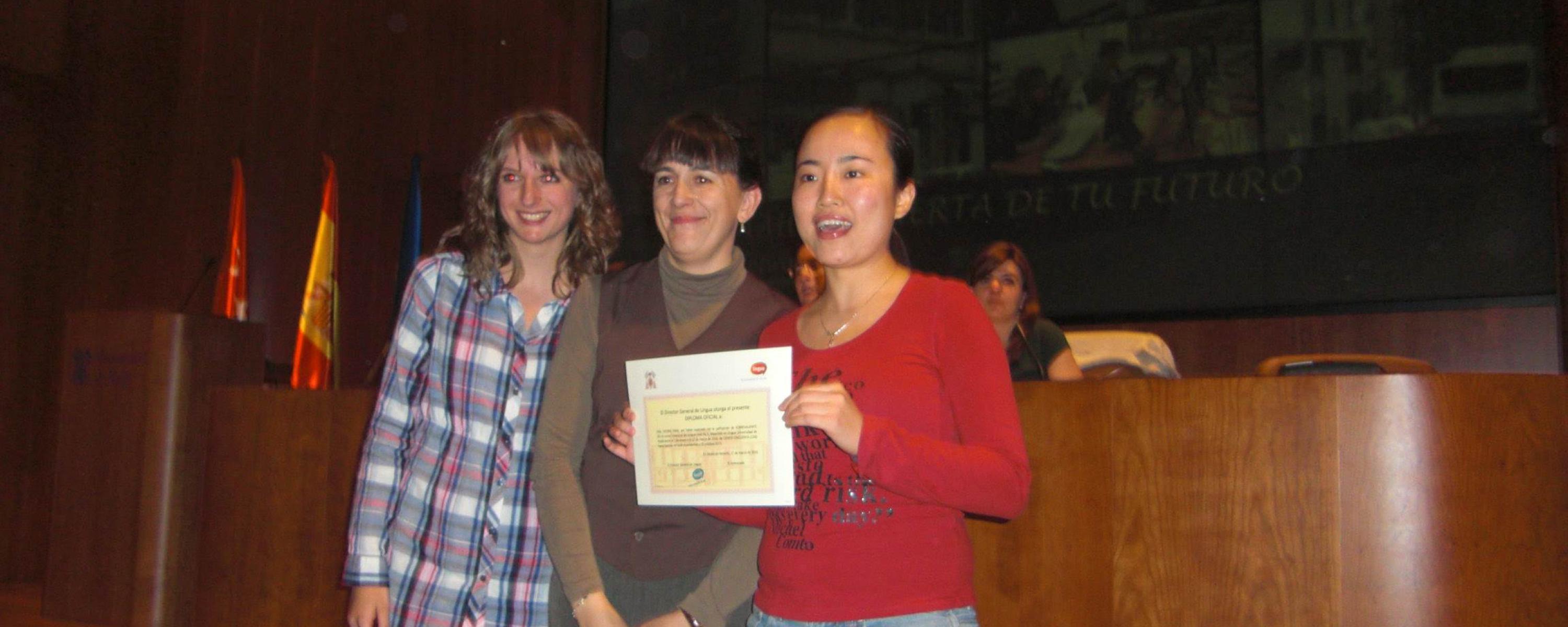 Estudiantes en la entrega de diplomas (invierno 2010)