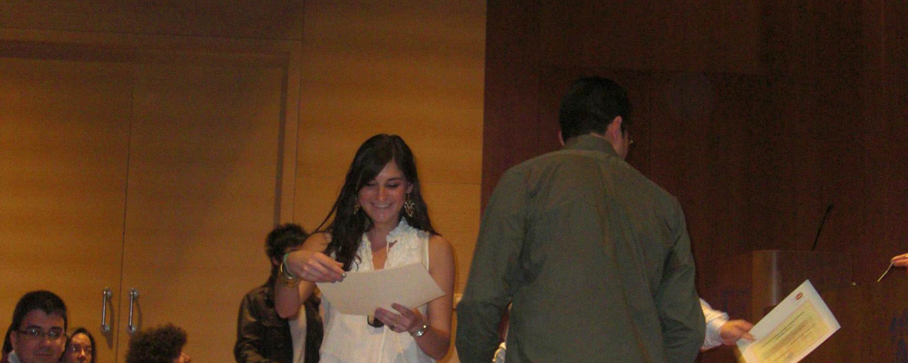 Estudiantes en la entrega de diplomas (invierno 2010)