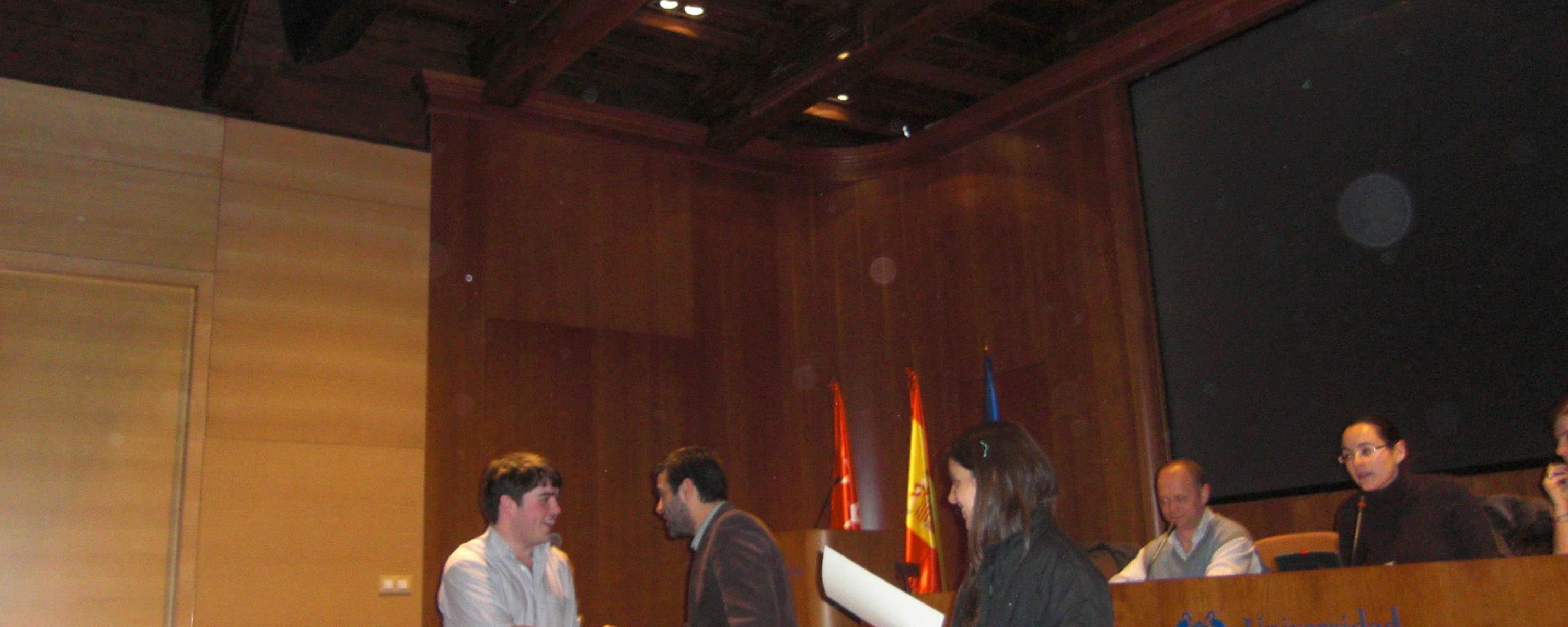 Estudiantes en la entrega de diplomas (invierno 2010)