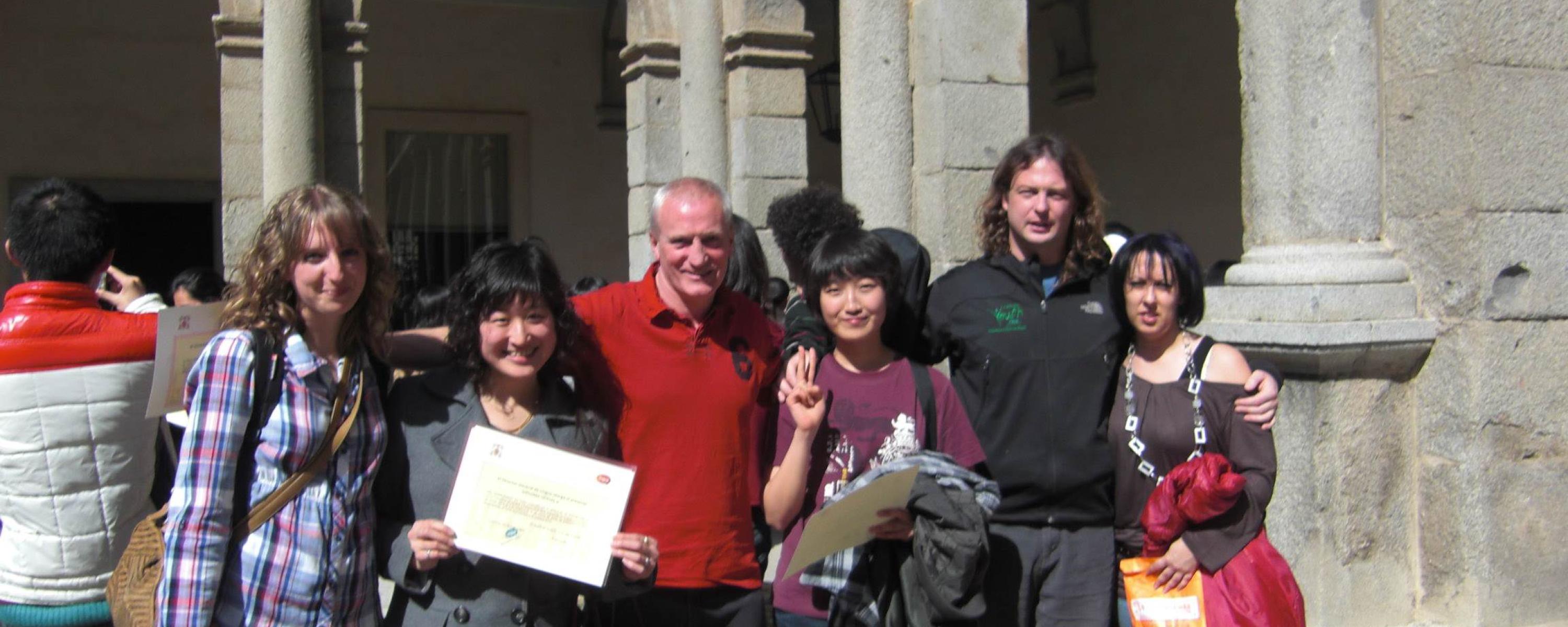 Estudiantes en la entrega de diplomas (invierno 2010)