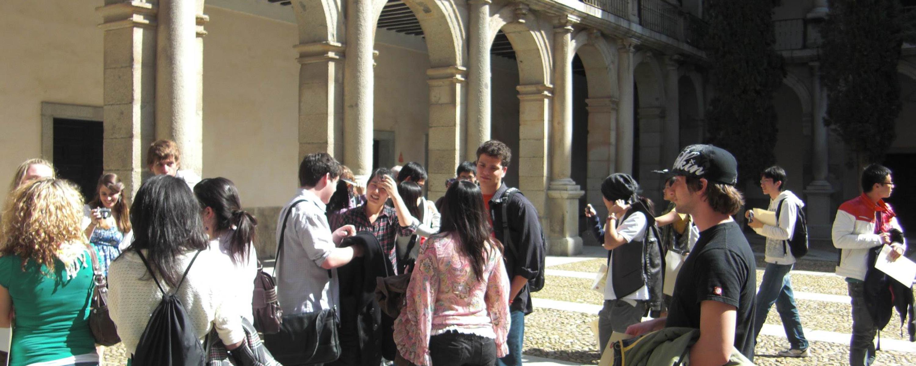 Estudiantes en la entrega de diplomas (invierno 2010)